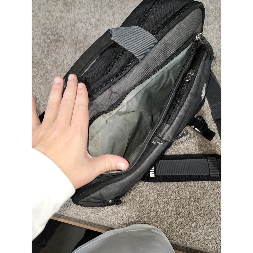 Thule Sweden Messenger Bag Padded Transit Work Crossbody Laptop Gray Cargo Strap